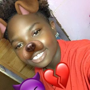 Meet your Posher, Alexia